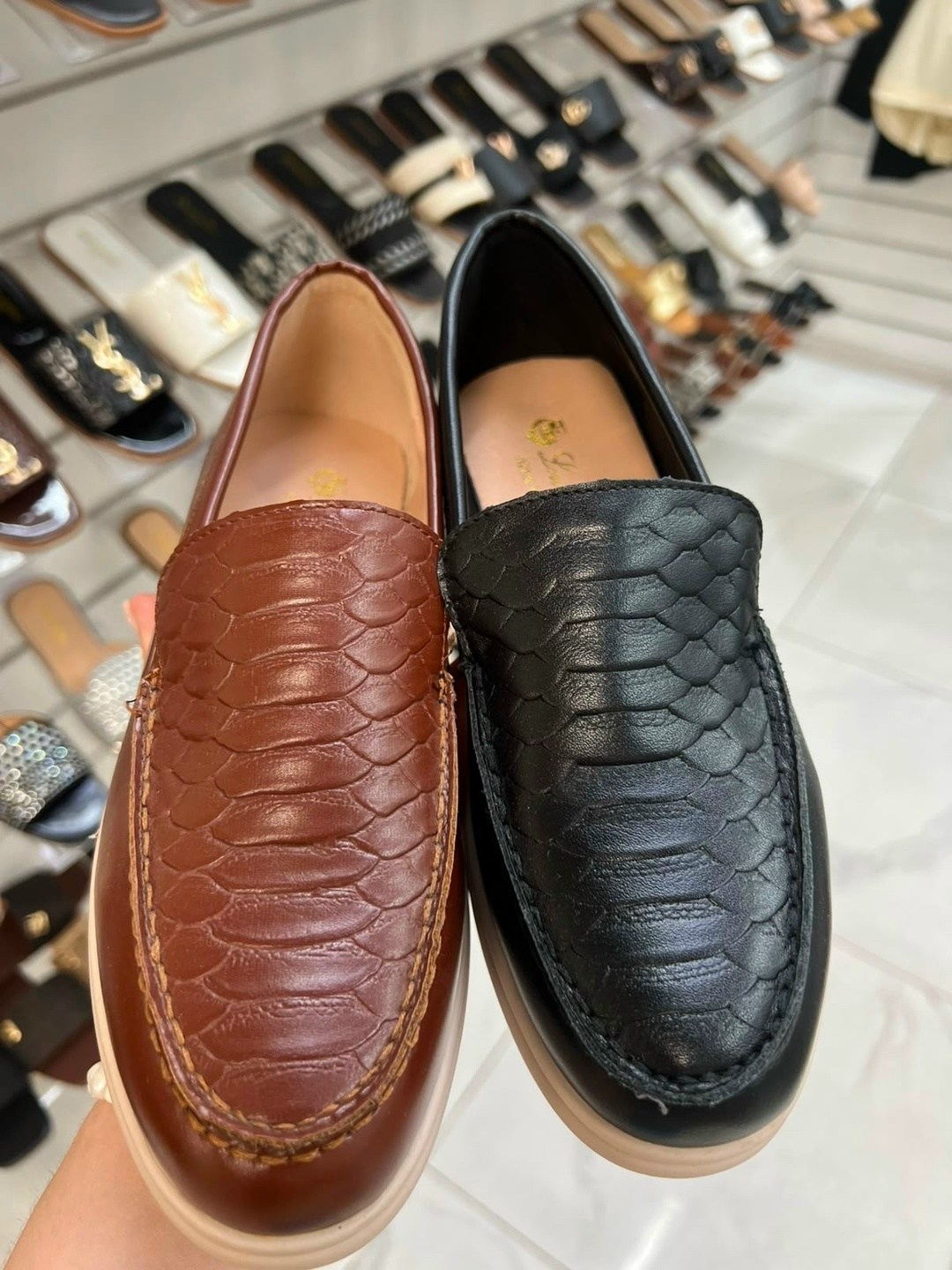 ,лоферы loro piana,бежевые лоферы,женские замшевые лоферы,лоферы женские