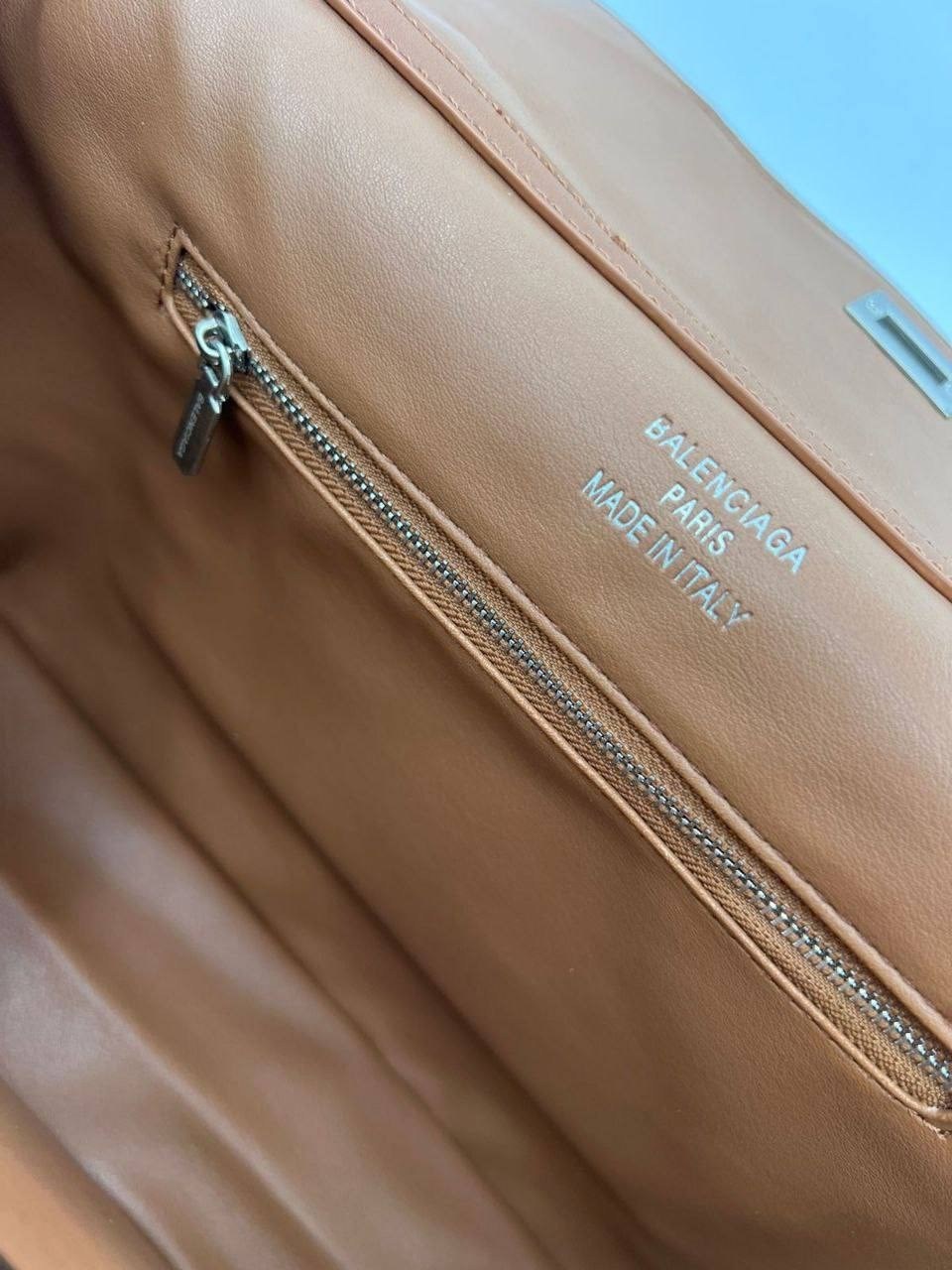 сумки balenciaga,женская замшевая сумка balenciaga коричневая 35х23,замшевая сумка balenciaga rodeo 28x20 см chestnut,замшевая сумка,женская сумка замшевая