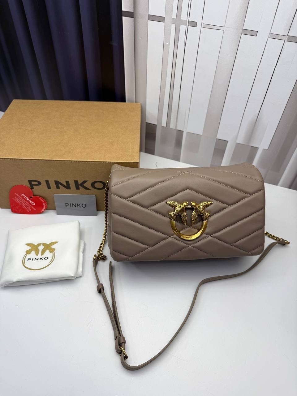 сумка pinko,женская сумка pinko,pinko сумка на плечо,сумка женская pinko белая,сумка pinko белая
