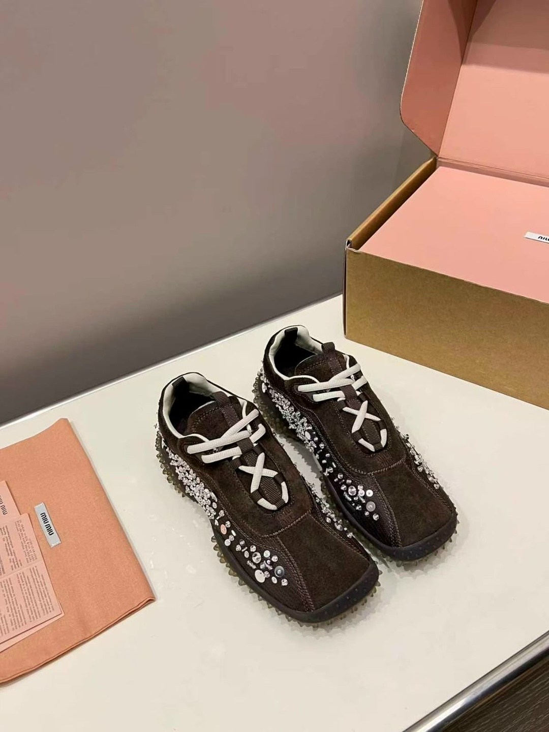 ,женские кроссовки miu miu,кроссовки женскиe,кроссовки miu miu,модные кроссовки