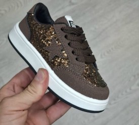 Кроссовки