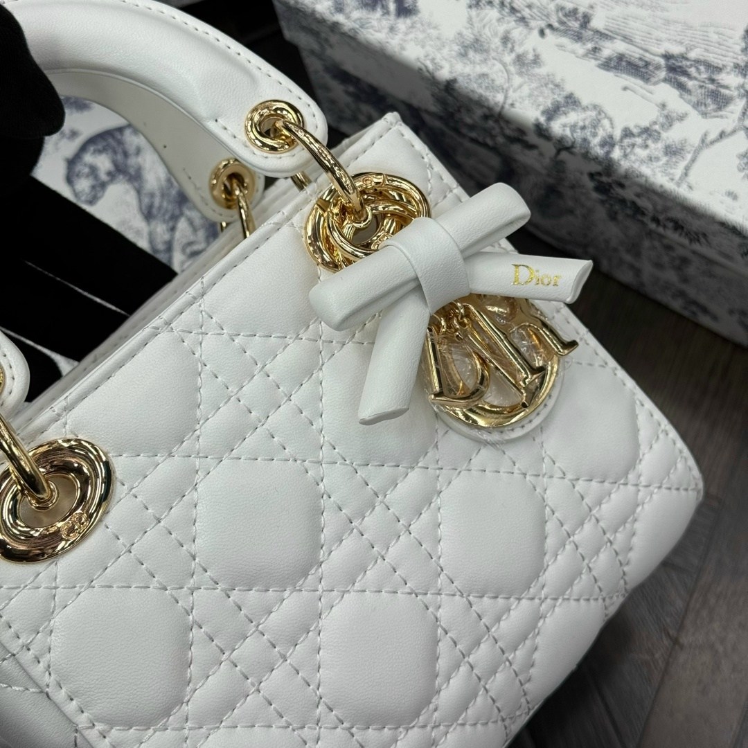 dior сумка,женская сумка dior,сумка dior lady dior my abcdior,сумка диор,сумка диор кристиан диор