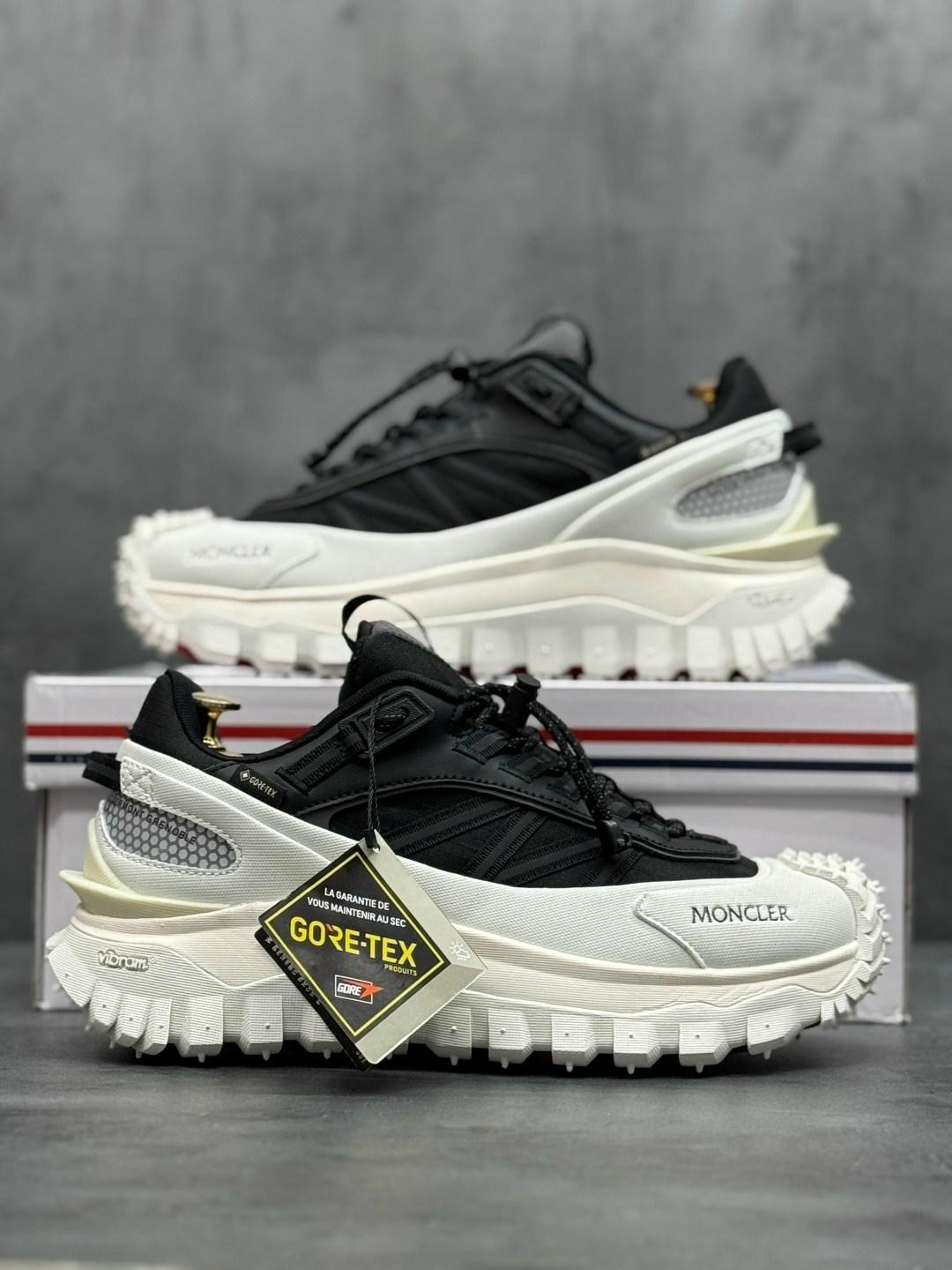 кроссовки moncler,кроссовки moncler trailgrip gtx,moncler trailgrip gtx,кроссовки moncler trailgrip gtx trainers белый черный,кроссовки мужские moncler trailgrip водонепроницаемые светло-зеленый