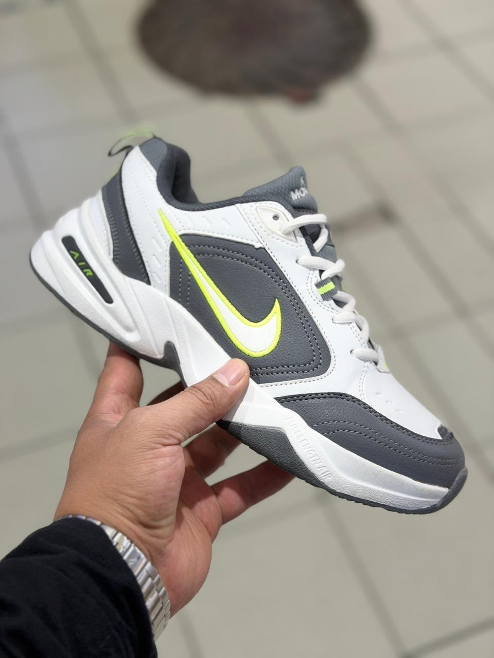 кроссовки nike air monarch iv,кроссовки мужские nike air monarch iv,кроссовки nike air monarch,белые кроссовки мужские nike air monarch,nike air monarch iv