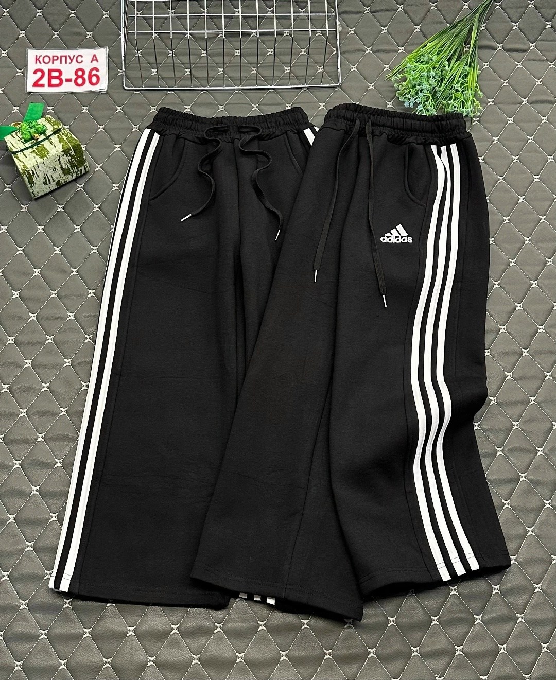 спортивные брюки adidas sportswear essentials 3-stripes черный,спортивные брюки женские adidas track pants черные,брюки adidas originals,широкие штаны адидас,спортивные брюки adidas