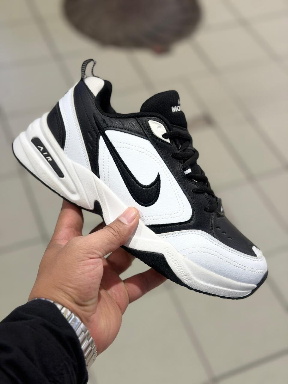 кроссовки nike air monarch iv,кроссовки мужские nike air monarch iv,кроссовки nike air monarch,белые кроссовки мужские nike air monarch,nike air monarch iv