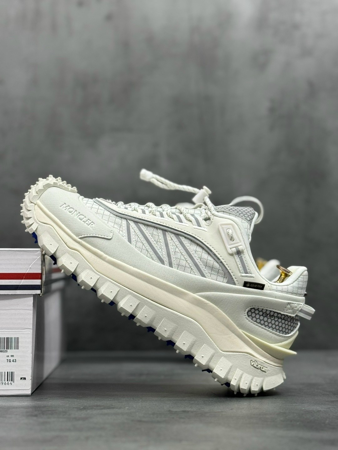 кроссовки trailgrip gtx moncler белый,кроссовки мужские moncler trailgrip gtx белый,кроссовки moncler,moncler trailgrip gtx,кроссовки