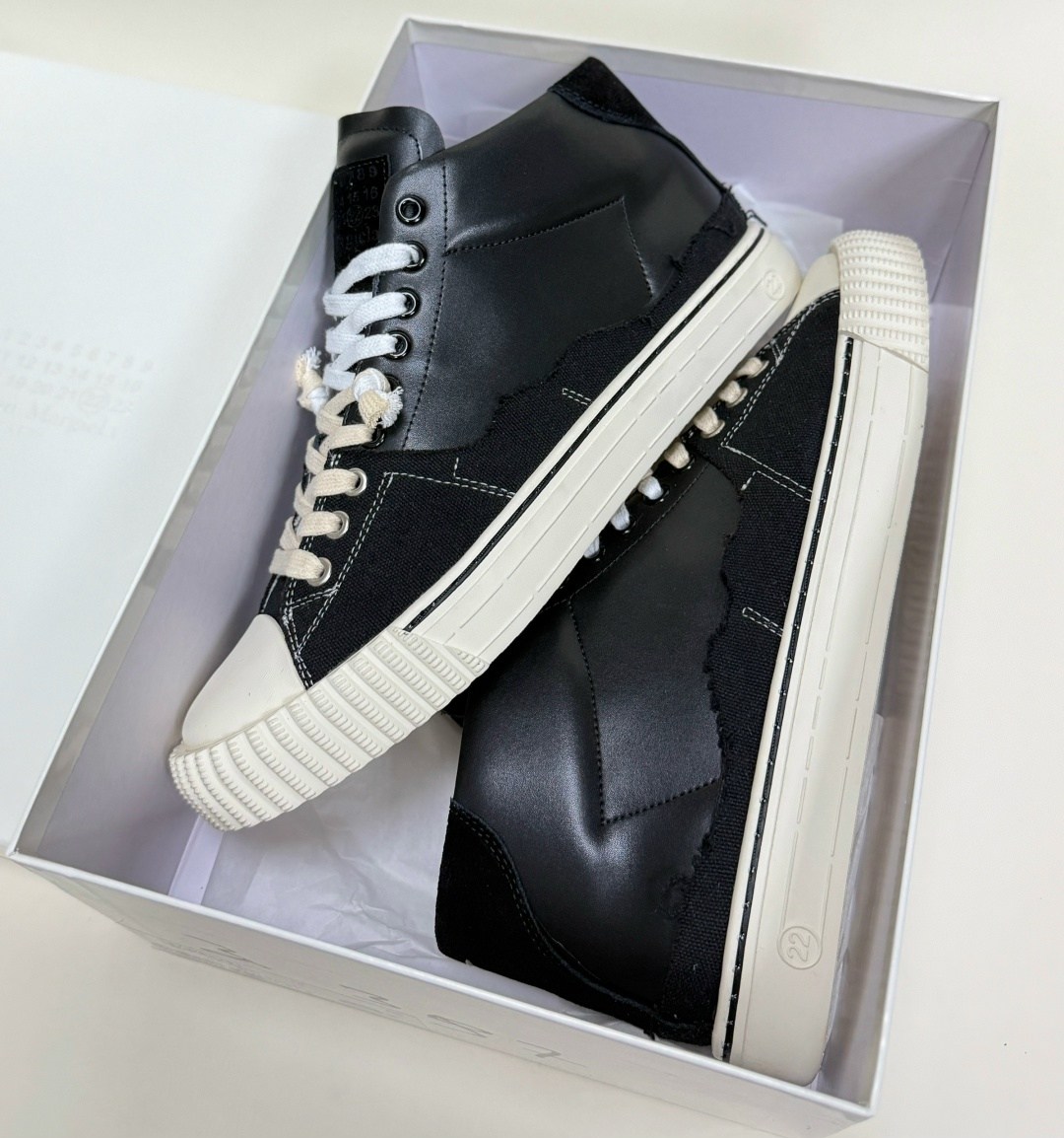 кеды maison margiela мужские черные,черные кроссовки new evolution mid maison margiela,кеды maison margiela evolution,кроссовки низкие maison margiela evolution черный,кеды maison margiela