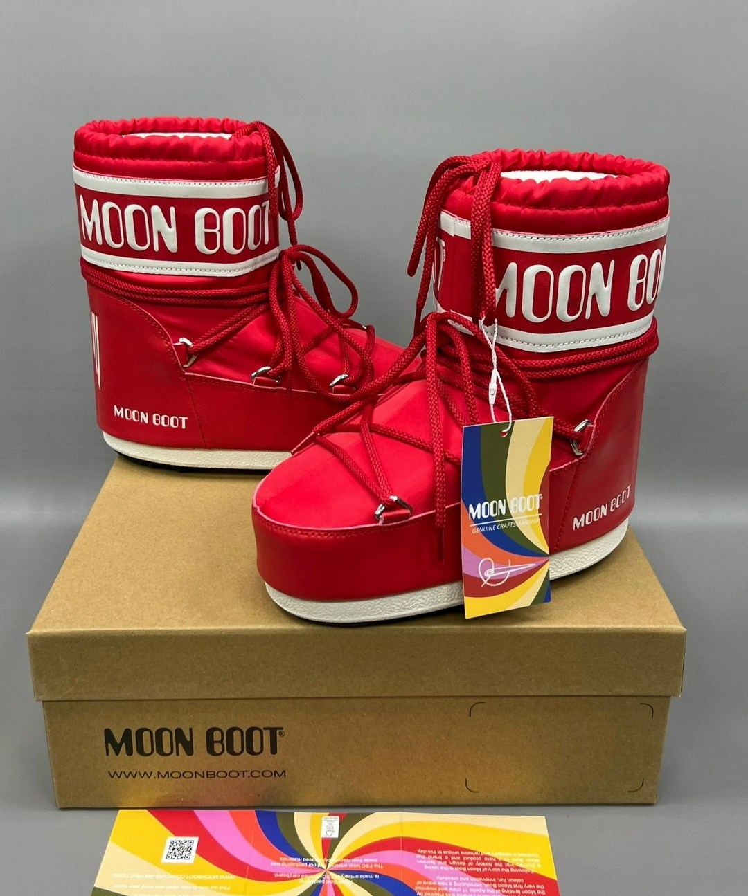 зимние ботинки moon boot,нейлоновые зимние ботинки moon boot красный,снежные сапоги из нейлона moon boot красный,луноходы moon boot,ботинки moon boot