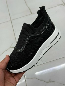 Кроссовки