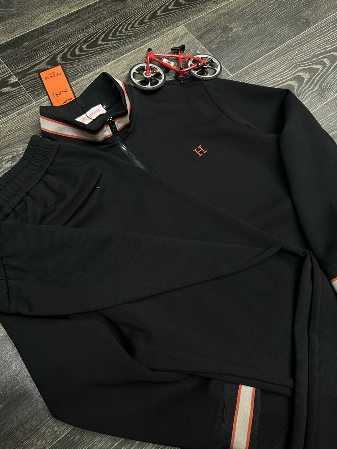спортивный костюм hermes,спортивный костюм brunello cucinelli,спортивные костюм,спортивный костюм tommy hilfiger,спортивные мужские костюмы хермес
