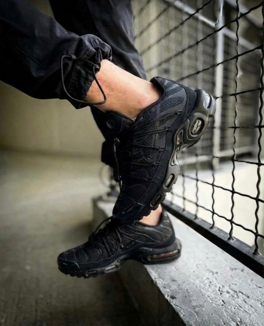 кроссовки nike tn air max plus,nike tn air max plus,nike air max tn plus triple black,nike air max tn plus black,nike air max plus tn мужские кроссовки