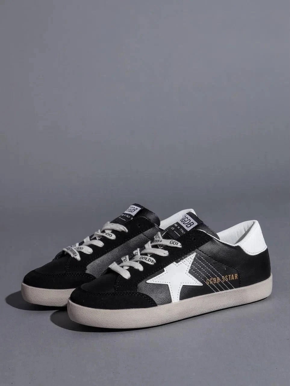 кроссовки golden goose,golden goose кеды hi star на платформе черный,кеды superstar golden goose deluxe brand,golden goose чёрные кроссовки,кеды golden goose