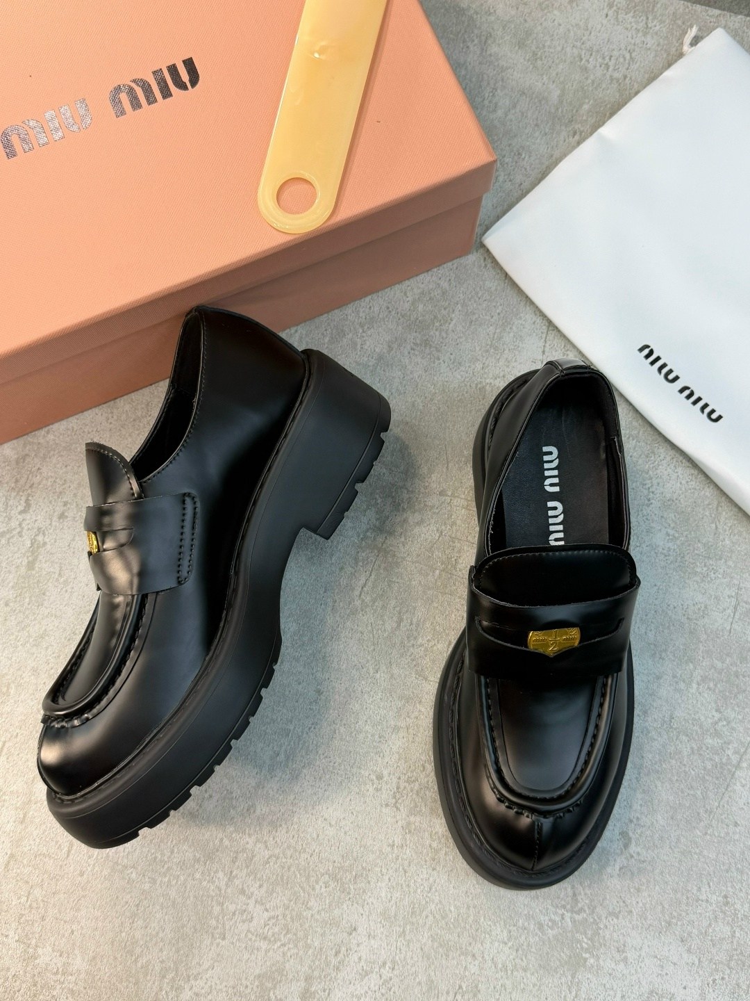 лоферы miu miu,,женские лоферы,лоферы миу миу, женская