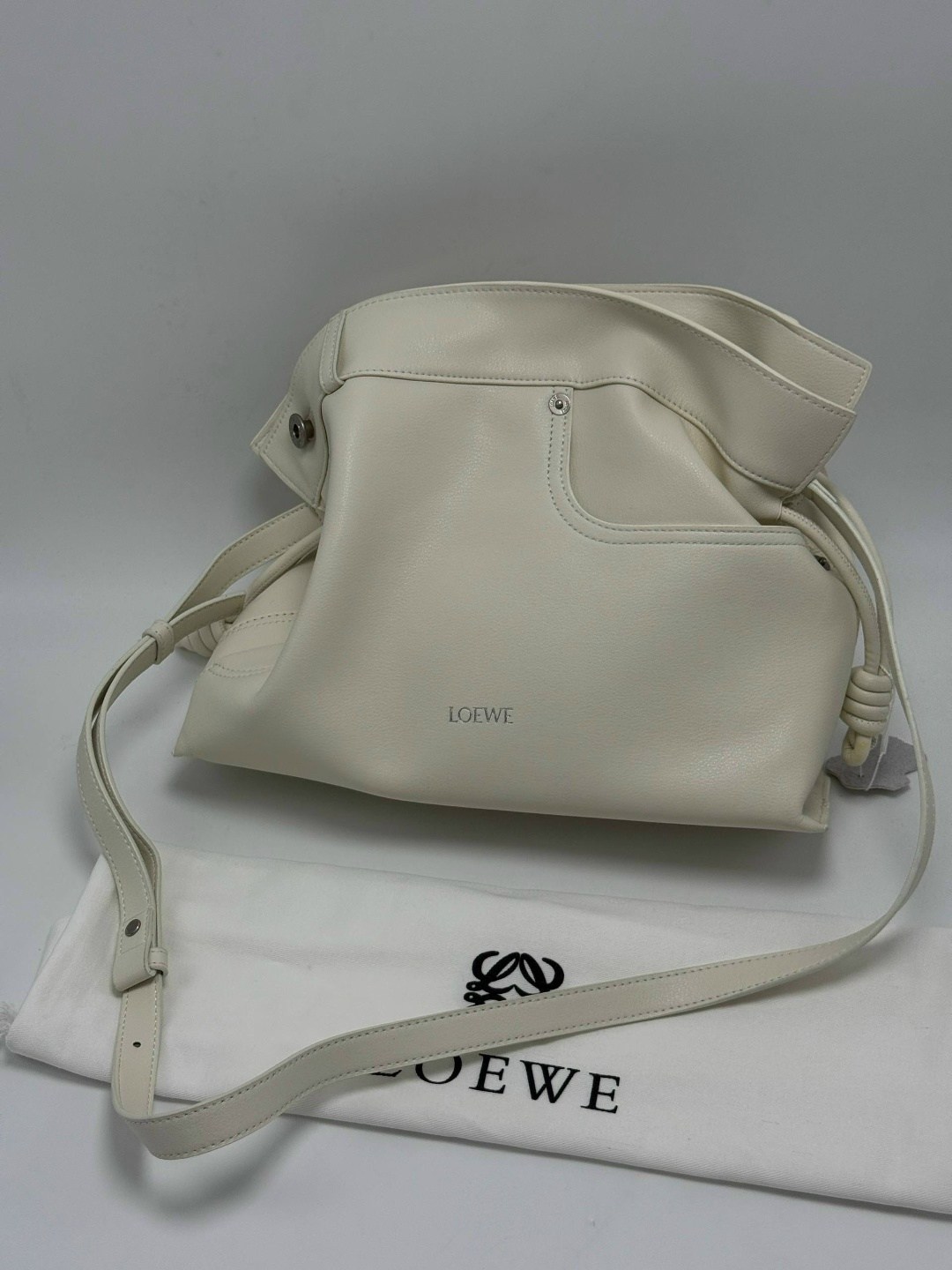 сумка loewe,женская сумка loewe,loewe сумка на плечо,сумка женская loewe натуральная кожа,loewe сумка на плечо мешок