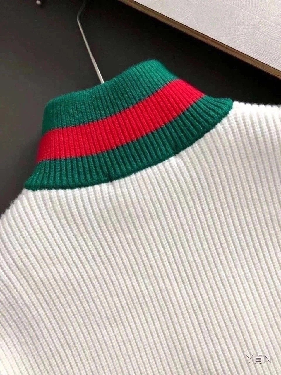 черный джемпер с контрастными полосками gucci man,мужской свитер,шерстяной свитер gucci 548115 x1561 чёрный,джемпер gucci,свитер повседневный