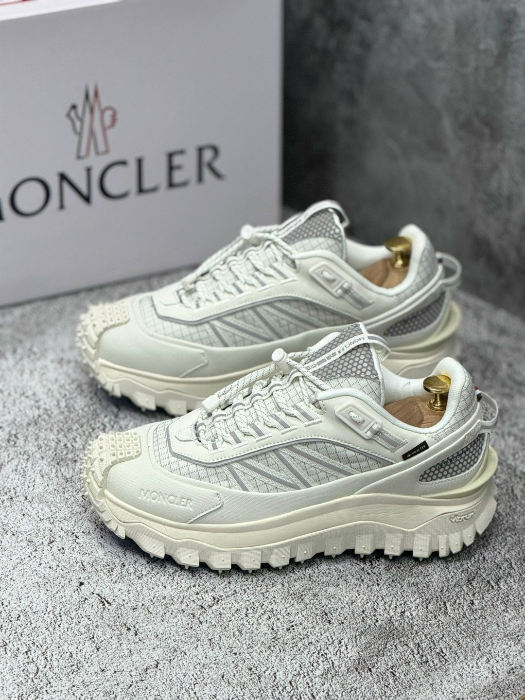 кроссовки moncler,кроссовки,кроссовки trailgrip gtx moncler белый,мужской кроссовки,повседневные кроссовки