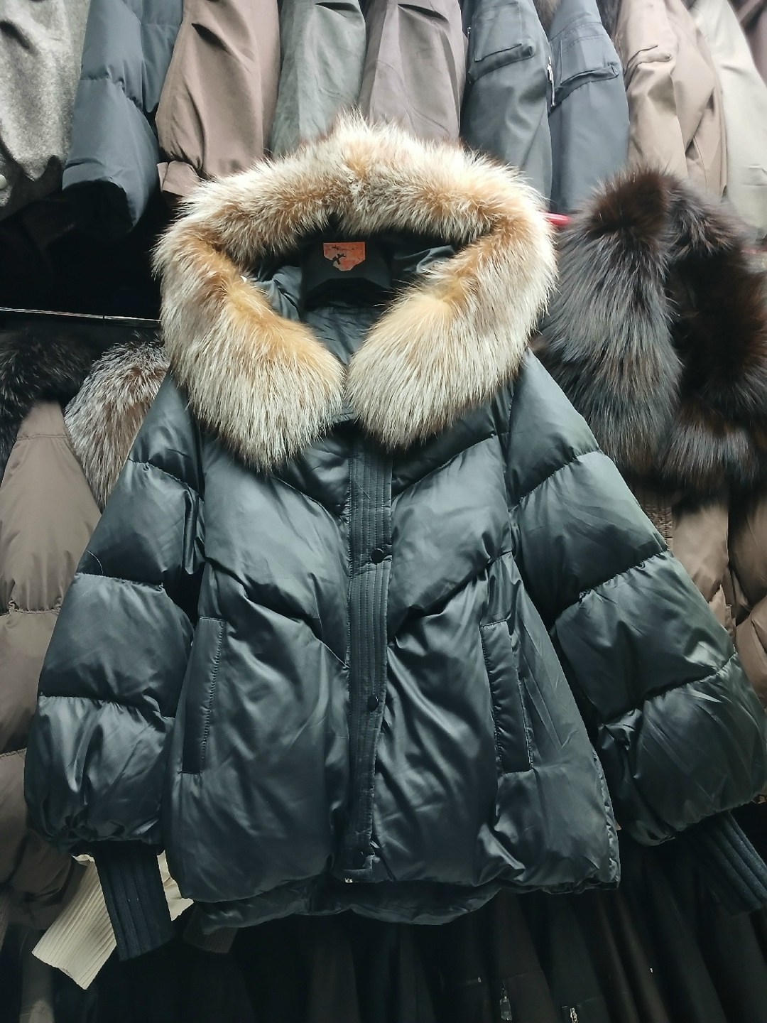 пуховики женские,зимние куртки,короткий пуховик,пуховики с натуральным мехом,пуховик
