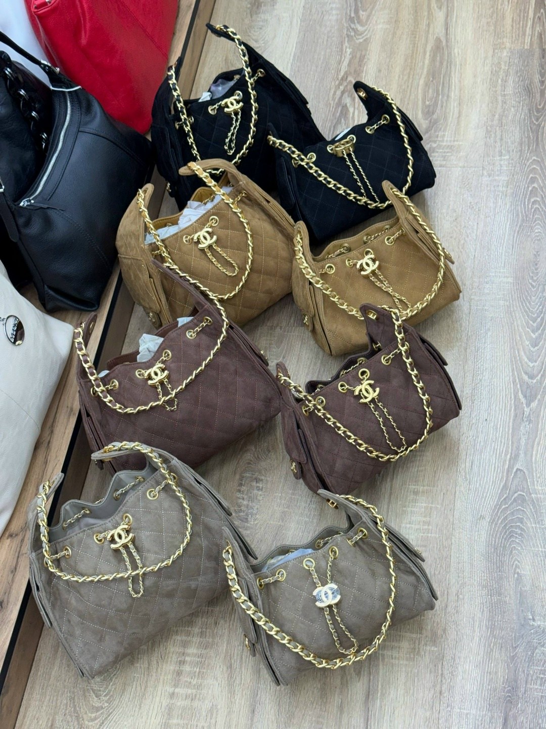 замшевая сумка chanel 25 medium бежевая,серая замшевая сумка chanel 25 small,сумка chanel,chanel сумка женская,женская замшевая сумка chanel 25 small