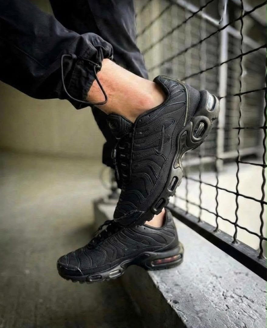 кроссовки nike tn air max plus,nike tn air max plus,nike air max tn plus triple black,nike air max tn plus black,nike air max plus tn мужские кроссовки