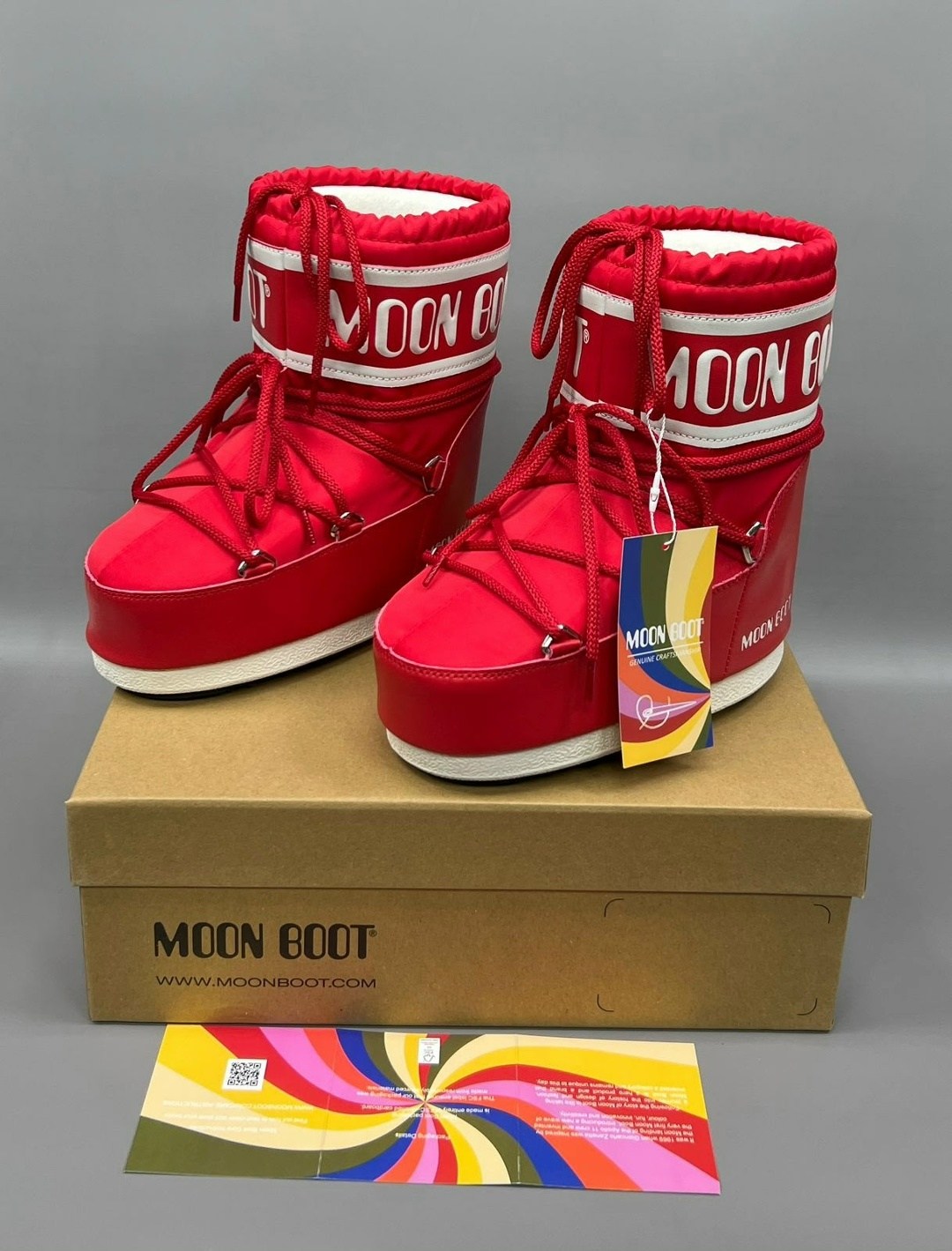 зимние ботинки moon boot,нейлоновые зимние ботинки moon boot красный,снежные сапоги из нейлона moon boot красный,луноходы moon boot,ботинки moon boot