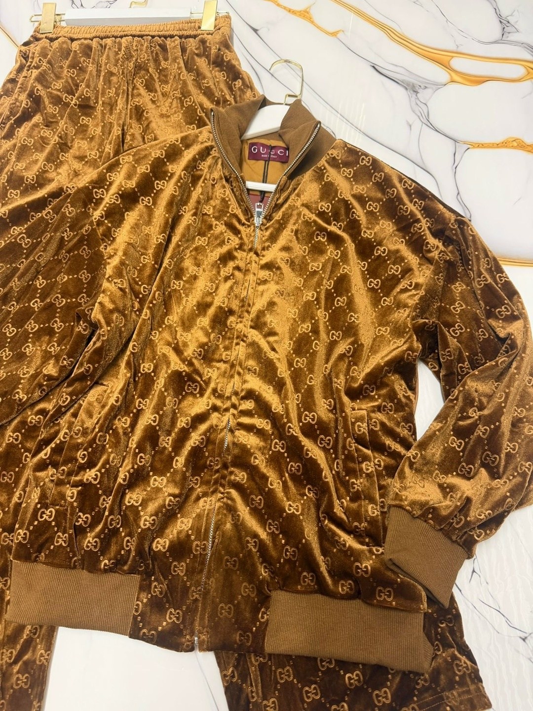 комплект одежды gucci,костюм велюровый,gucci костюм,спортивный костюм gucci бежевый легкий,костюм спортивный gucci