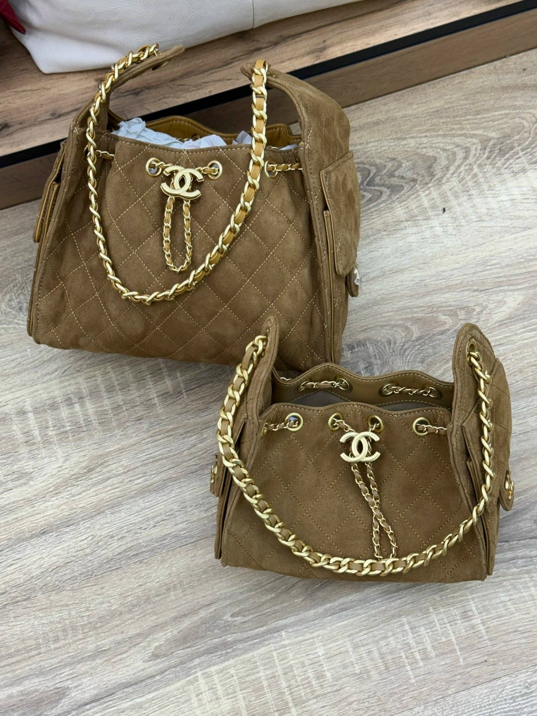 замшевая сумка chanel 25 medium бежевая,серая замшевая сумка chanel 25 small,сумка chanel,chanel сумка женская,женская замшевая сумка chanel 25 small