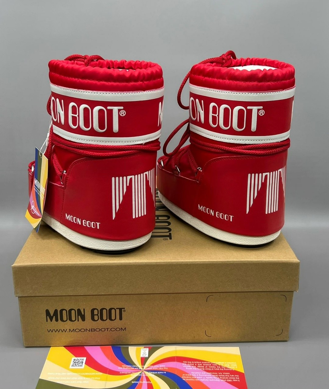 зимние ботинки moon boot,нейлоновые зимние ботинки moon boot красный,снежные сапоги из нейлона moon boot красный,луноходы moon boot,ботинки moon boot
