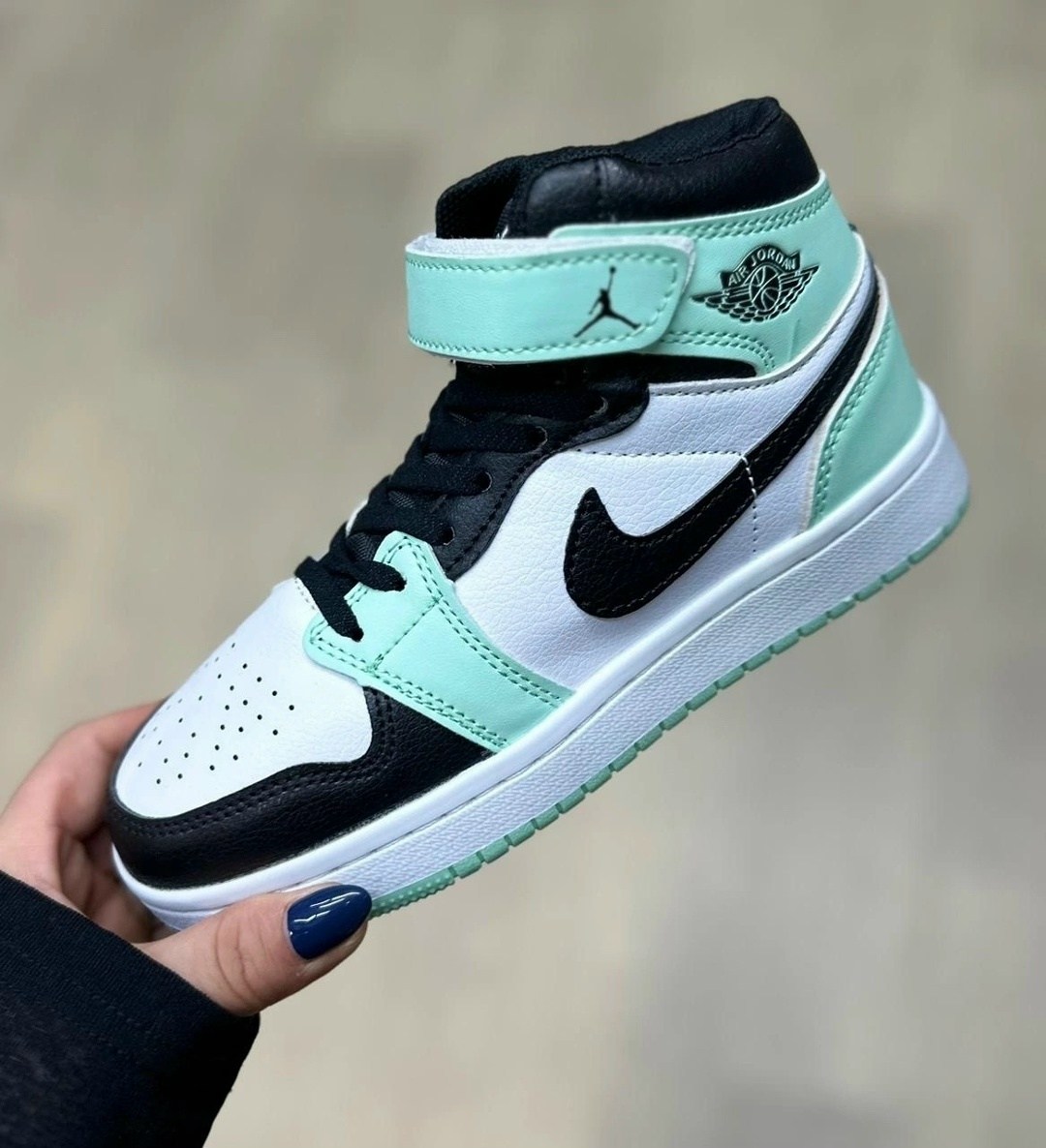 кроссовки nike air jordan 1 retro high,кроссовки nike air jordan,кроссовки nike air jordan 1 retro,женские кроссовки nike air jordan 1 mid,кроссовки
