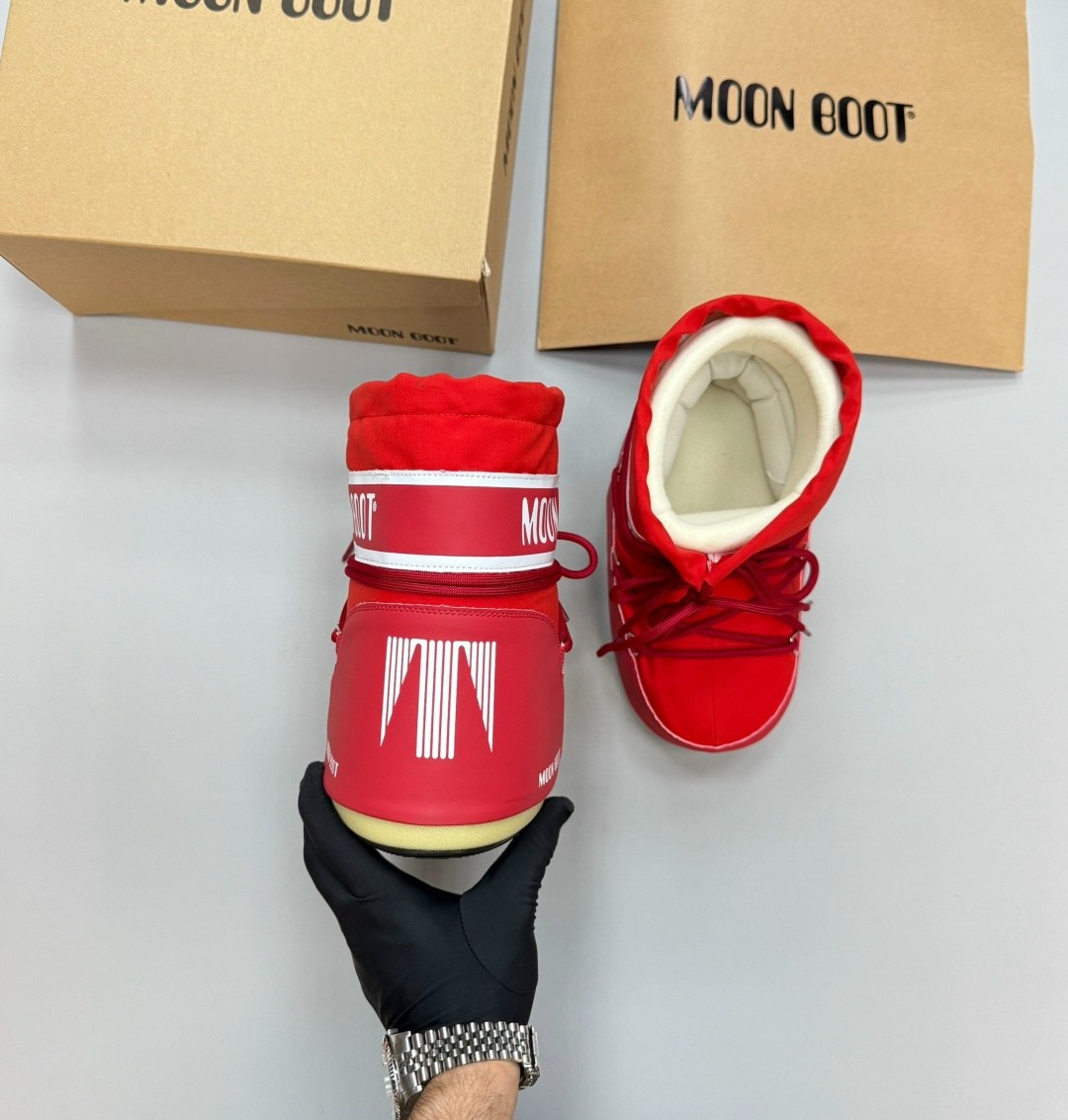 снежные сапоги из нейлона moon boot красный,сапоги icon low из нейлона moon boot красный,мун бут,moon boot ботинки,зимние сапоги из нейлона с низким логотипом moon boot красный