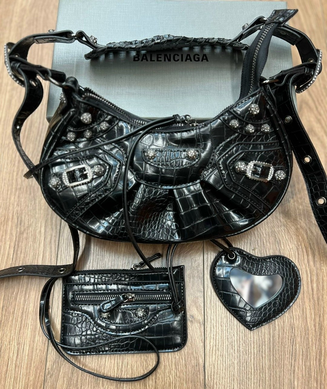сумка balenciaga,сумка баленсиага,balenciaga сумка на плечо,balenciaga сумка женская,черная женская кожаная сумка balenciaga