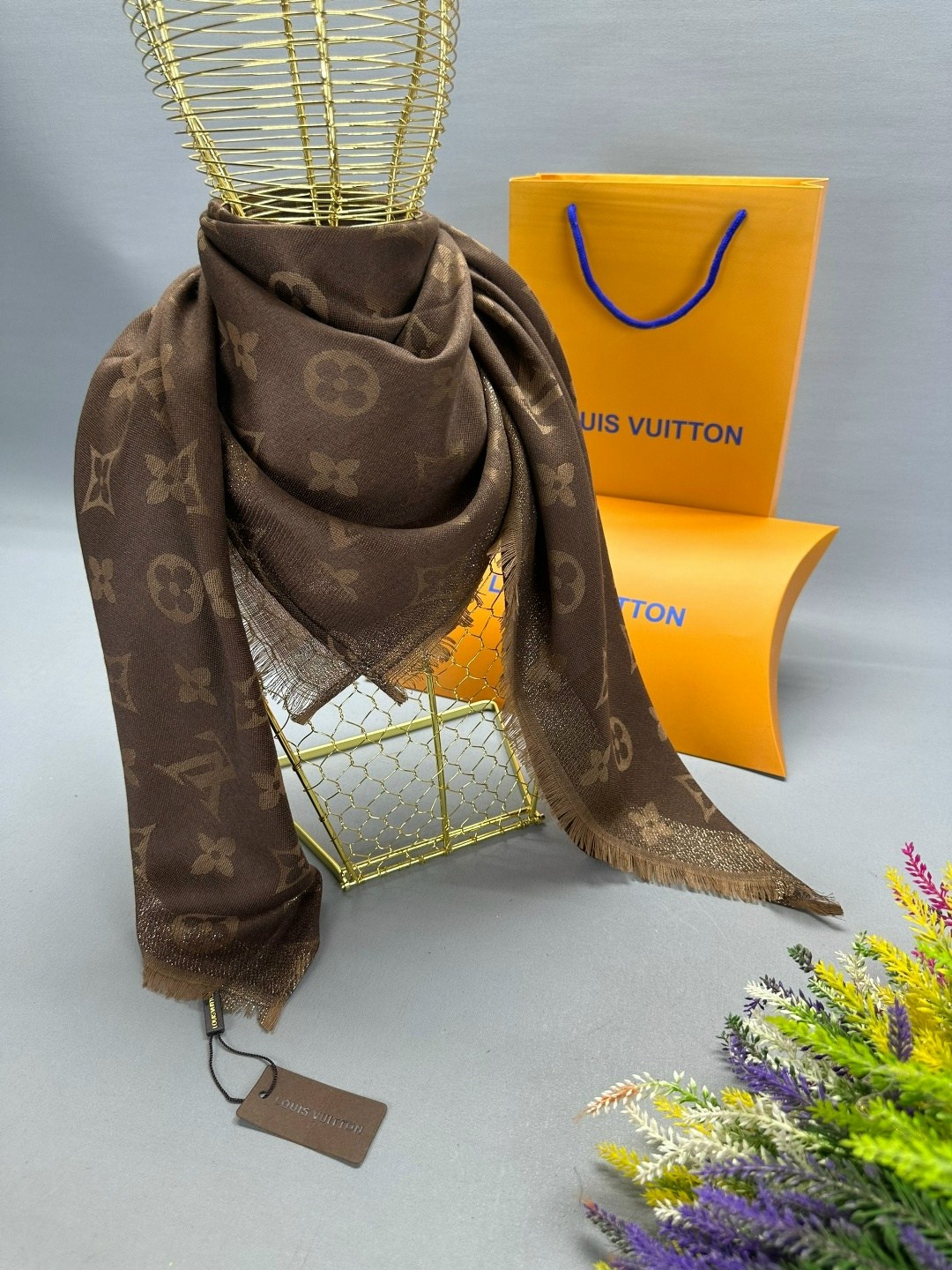 платок louis vuitton,палантин louis vuitton,платок louis vuitton из кашемир-шёлк,брендовый платок louis vuitton,шарф louis vuitton осенний из шерсти и шёлка