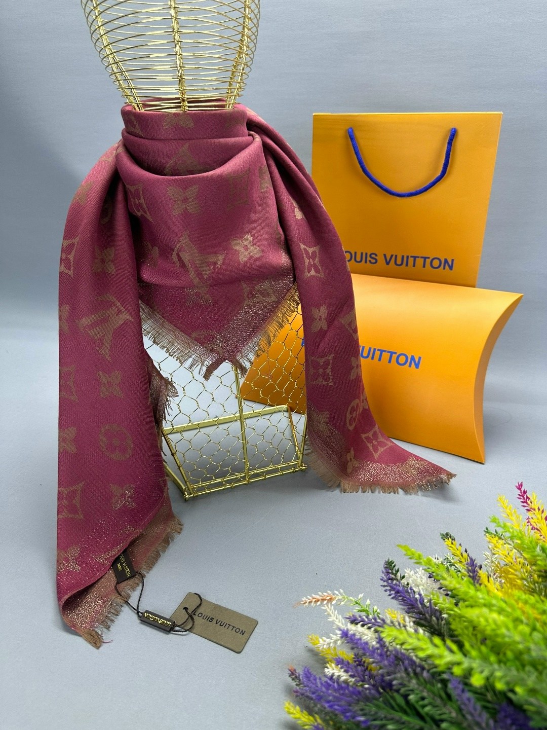 платок louis vuitton,палантин louis vuitton,платок louis vuitton из кашемир-шёлк,брендовый платок louis vuitton,шарф louis vuitton осенний из шерсти и шёлка