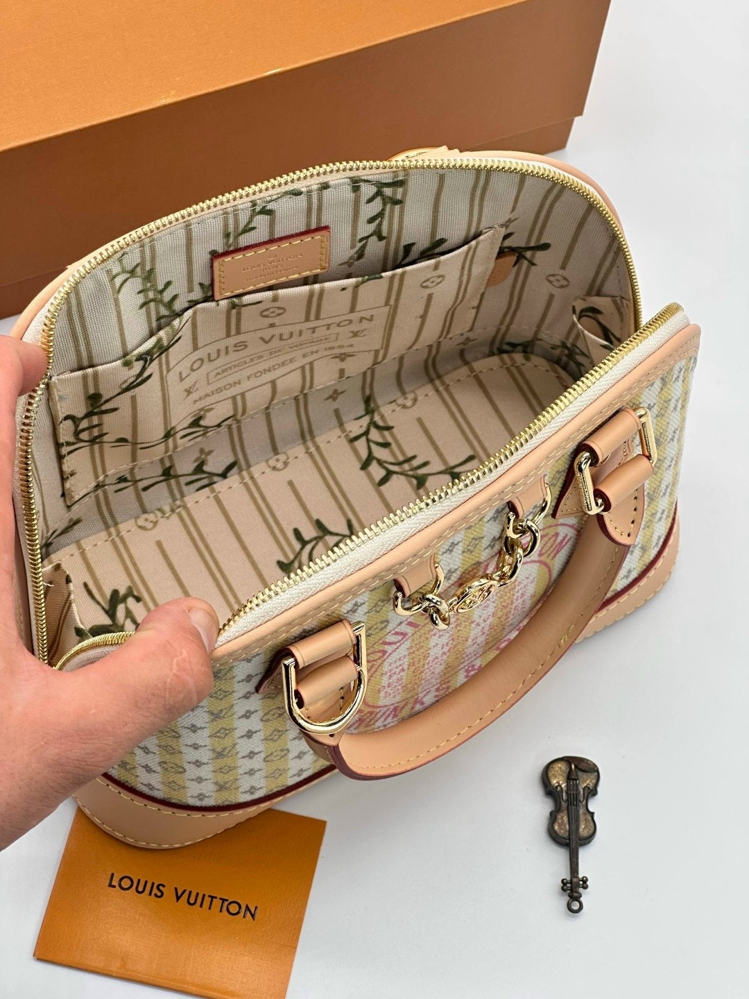 сумка луи виттон альма,louis vuitton женская сумка,сумка louis vuitton,сумки луи виттон,louis vuitton alma bb
