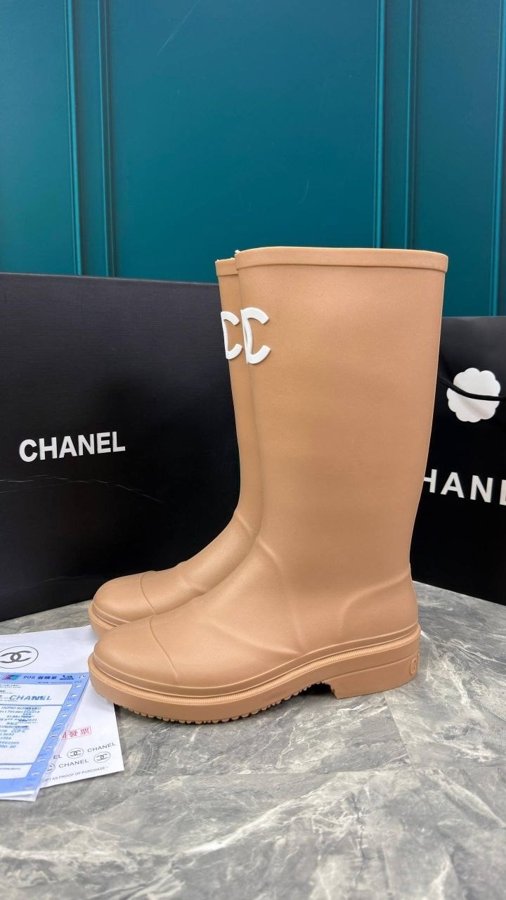 сапоги chanel,резиновые сапоги chanel,chanel бежевые резиновые сапоги для женщин,резиновые дождевые сапоги темно-бежевые женские chanel,chanel rain boots
