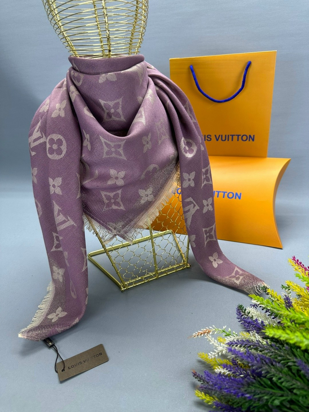 платок louis vuitton,палантин louis vuitton,платок louis vuitton из кашемир-шёлк,брендовый платок louis vuitton,шарф louis vuitton осенний из шерсти и шёлка