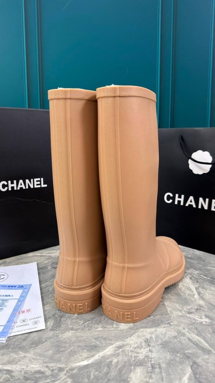 сапоги chanel,резиновые сапоги chanel,chanel бежевые резиновые сапоги для женщин,резиновые дождевые сапоги темно-бежевые женские chanel,chanel rain boots