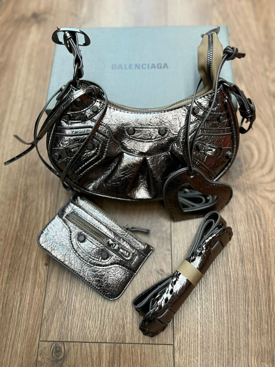сумка balenciaga,сумка баленсиага,balenciaga сумка на плечо,balenciaga сумка женская,черная женская кожаная сумка balenciaga