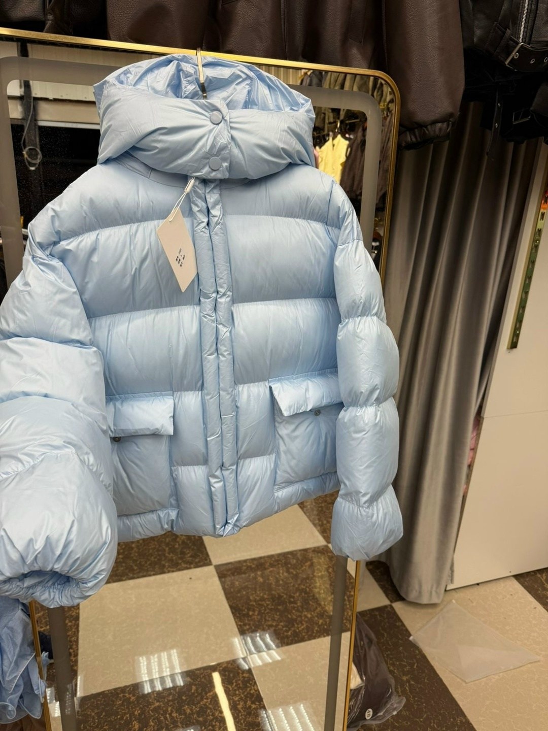куртка монклер розовая женская,куртка moncler женская розовая,moncler розовая полиэстеровая куртка для женщин,короткий женский пуховик moncler розовый,пуховик короткий