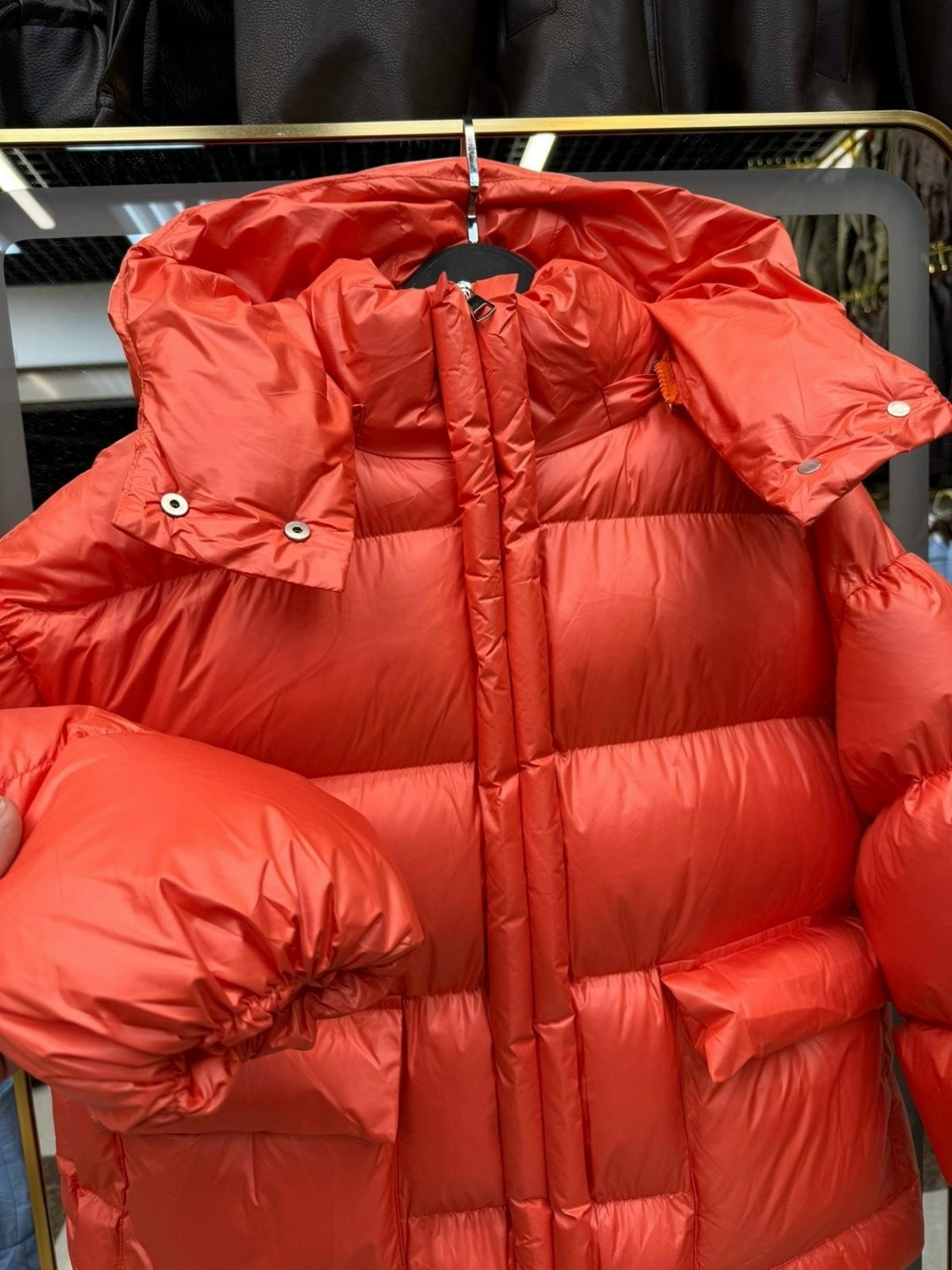 куртка монклер розовая женская,куртка moncler женская розовая,moncler розовая полиэстеровая куртка для женщин,короткий женский пуховик moncler розовый,пуховик короткий