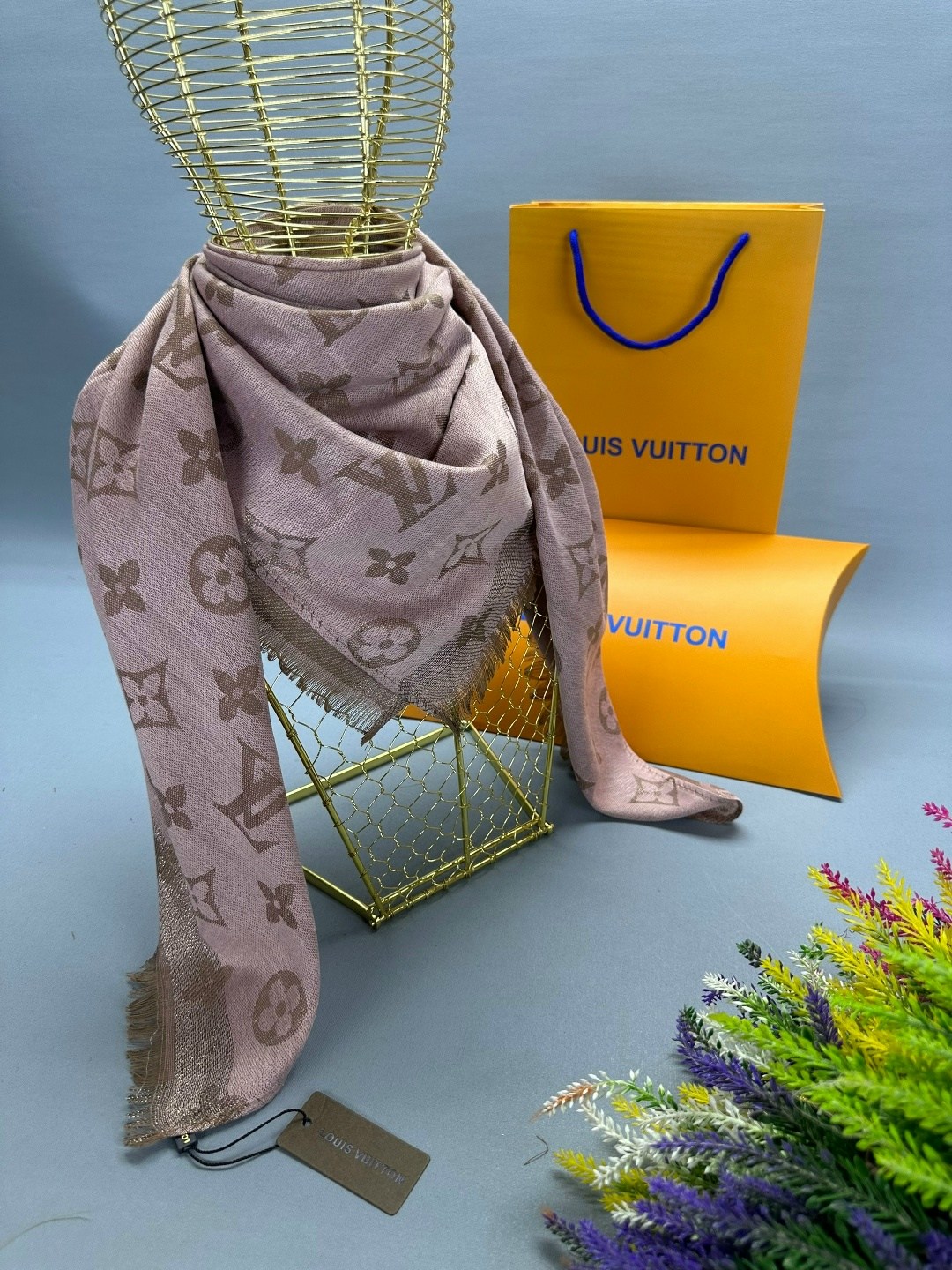 платок louis vuitton,палантин louis vuitton,платок louis vuitton из кашемир-шёлк,брендовый платок louis vuitton,шарф louis vuitton осенний из шерсти и шёлка