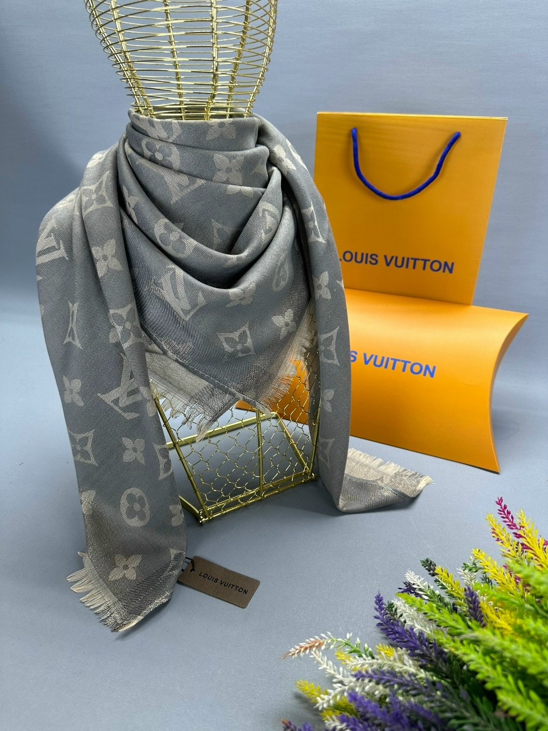 платок louis vuitton,палантин louis vuitton,платок louis vuitton из кашемир-шёлк,брендовый платок louis vuitton,шарф louis vuitton осенний из шерсти и шёлка