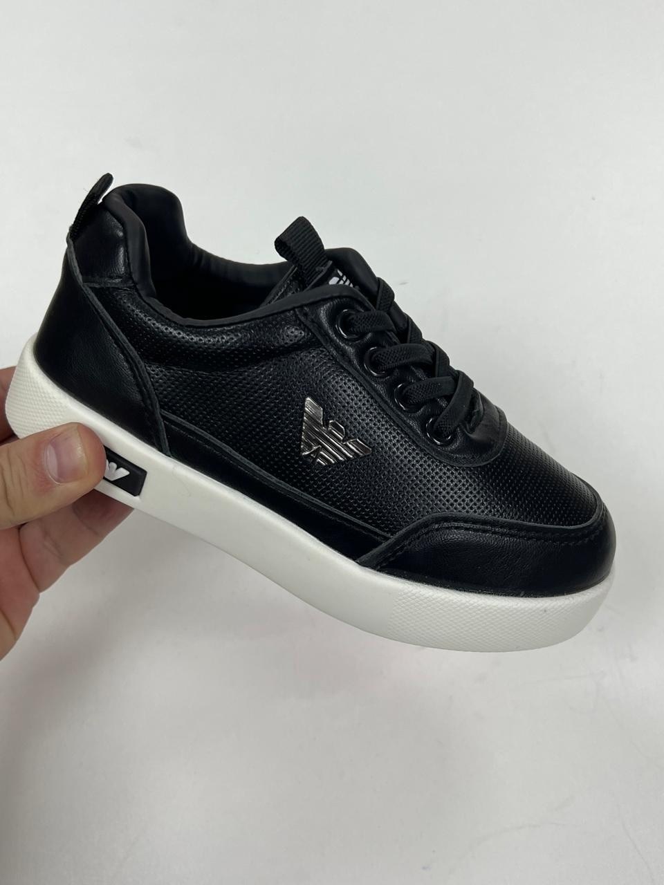 ,обуви,универсальные кроссовки,кеды emporio armani,кроссовки emporio armani
