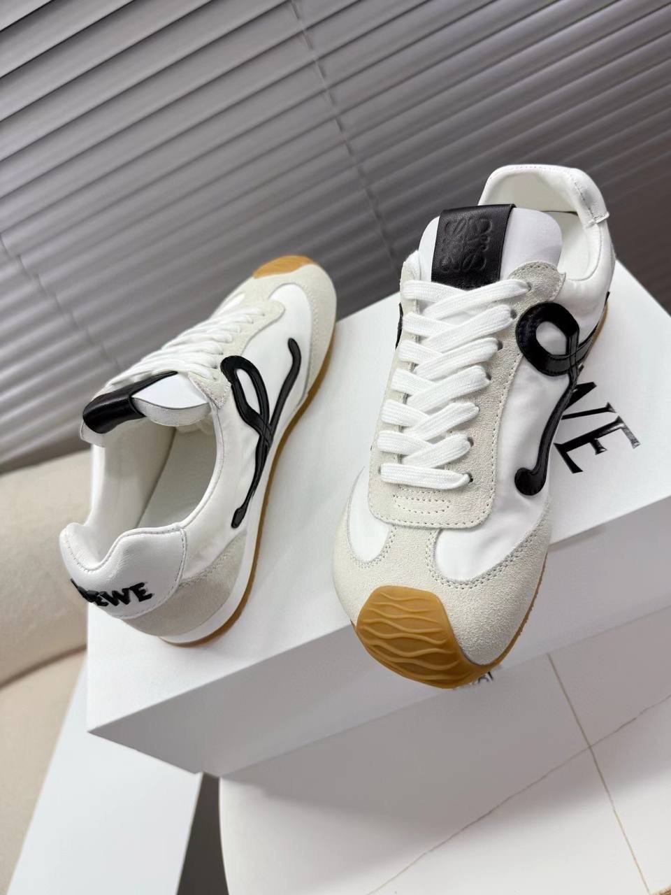 ,кроссовки женскиe,кроссовки loewe,кроссовки женские balenciaga,спортивная