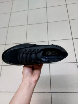 Кроссовки