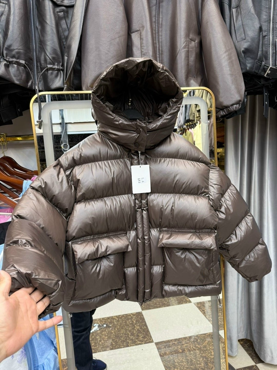 куртка монклер розовая женская,куртка moncler женская розовая,moncler розовая полиэстеровая куртка для женщин,короткий женский пуховик moncler розовый,пуховик короткий