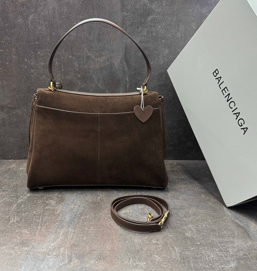 роскошная сумка из замши balenciaga rodeo,сумка в образе balenciaga размер 35 х 25 x 10 см замша,женская замшевая сумка balenciaga коричневая 35х23,замшевая сумка,сумка женская замшевая