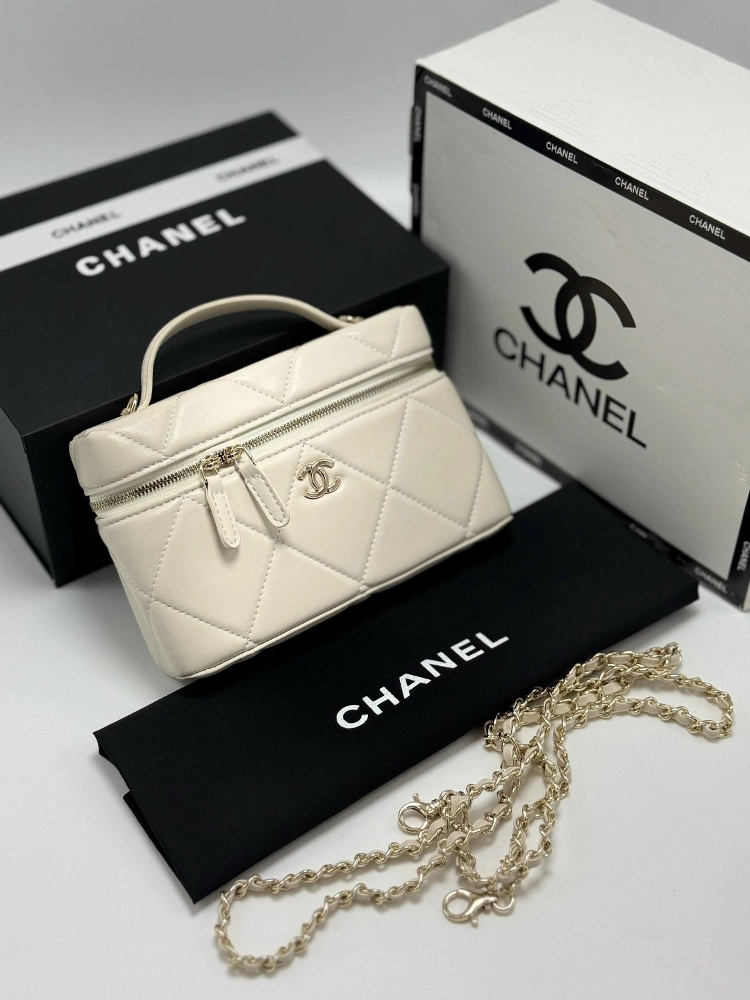 сумка chanel,женские сумки chanel,сумки шанель,сумка,косметичка chanel