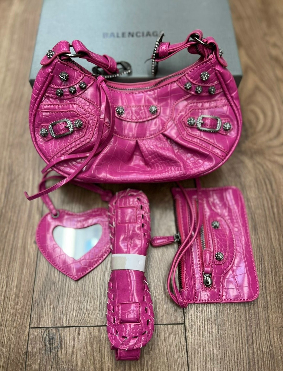 сумка balenciaga,сумка баленсиага,balenciaga сумка на плечо,balenciaga сумка женская,черная женская кожаная сумка balenciaga