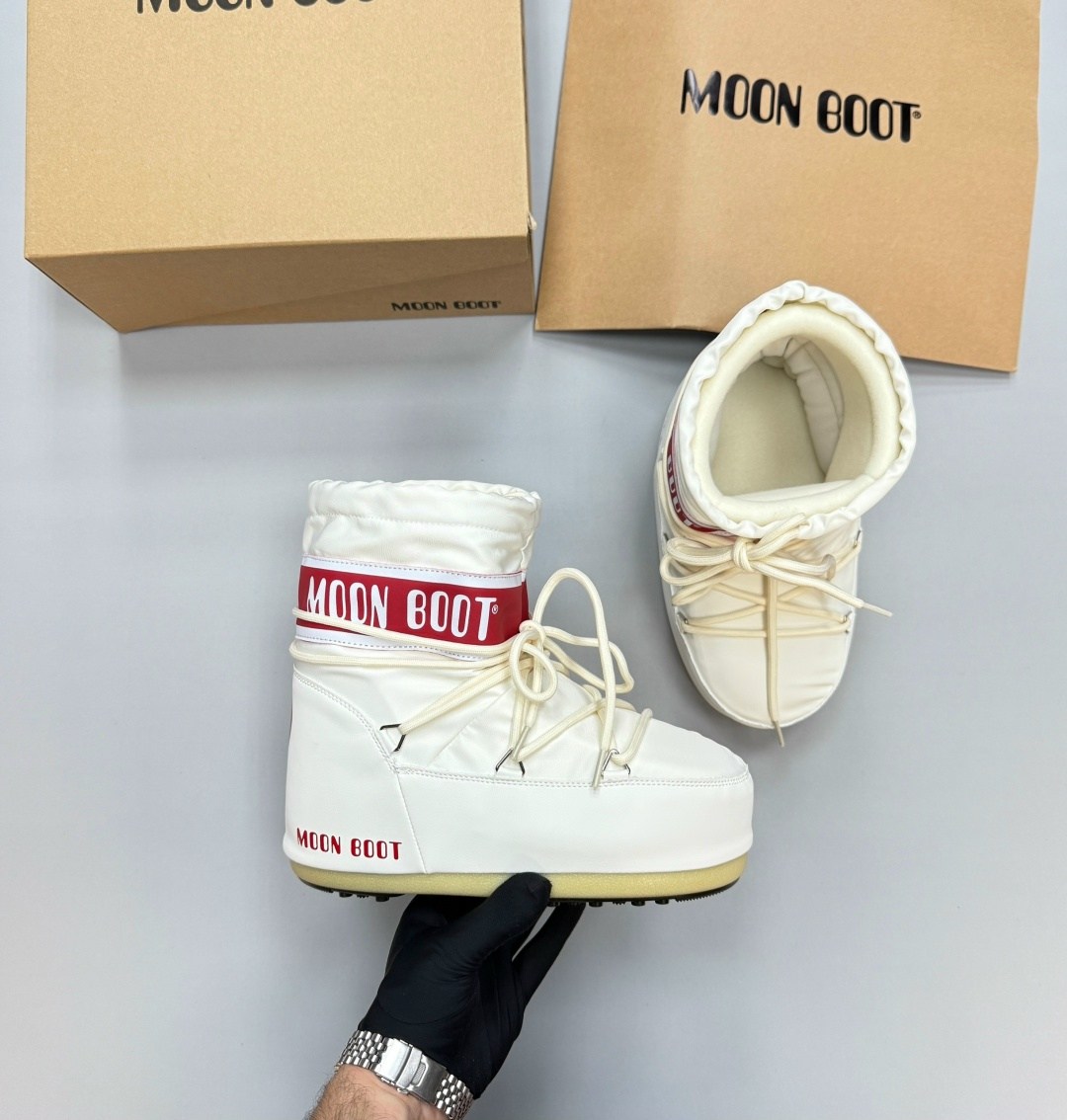 снежные сапоги из нейлона moon boot красный,сапоги icon low из нейлона moon boot красный,мун бут,moon boot ботинки,зимние сапоги из нейлона с низким логотипом moon boot красный